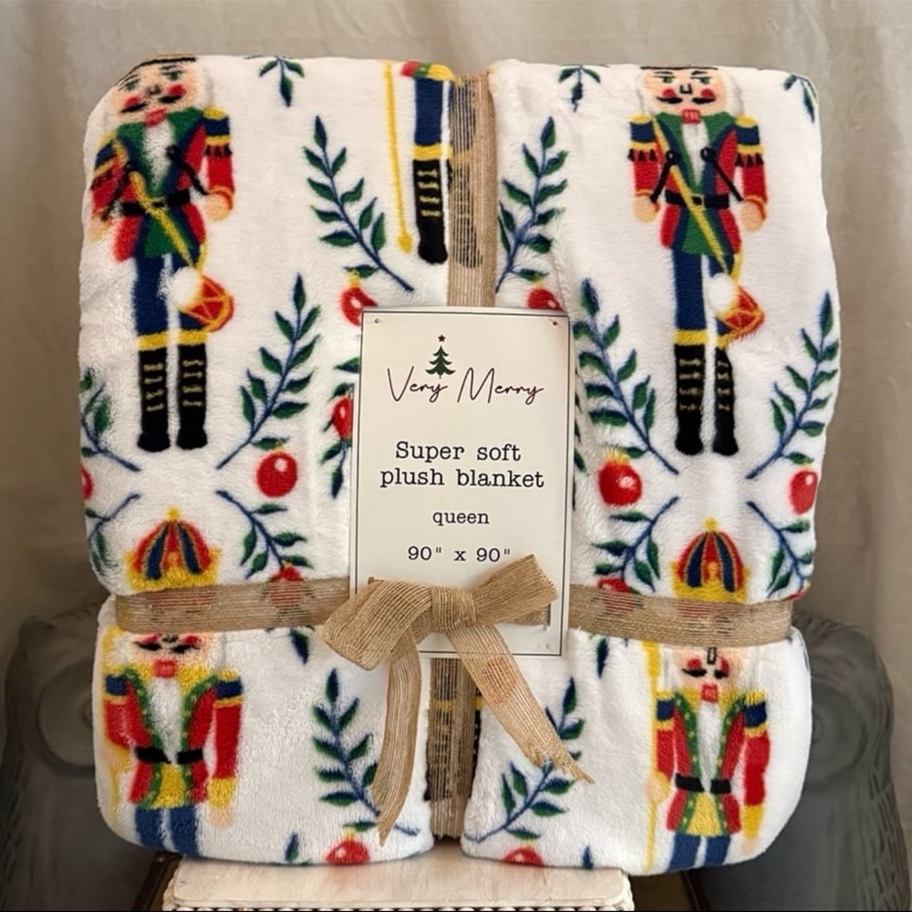 **SOLD On Mercari** Very Merry Super Soft Plush Blanket - Queen